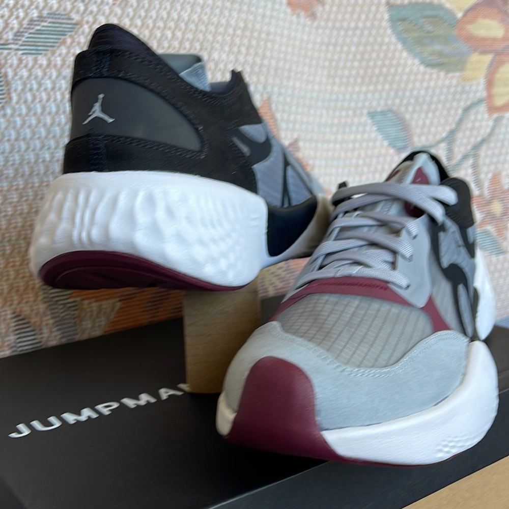 Jordan Delta 3 Low
Black/White/Cherrywood
Red/Wolf Grey
Men's Shoes
DN2647-001 - Picture 2 of 16